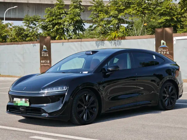 Фотография автомобиля — Luxeed R7