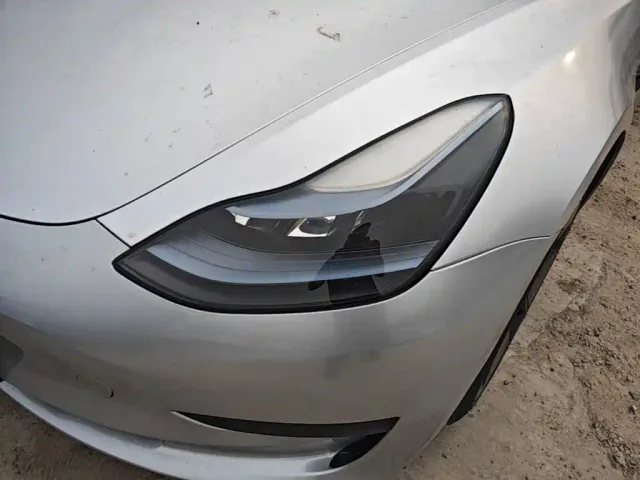 Tesla Model 3 — Фото автомобиля 17