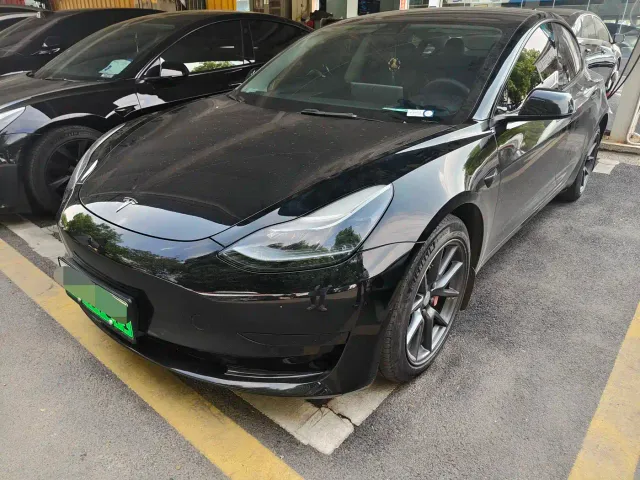 Tesla Model 3 — Фото автомобиля 3