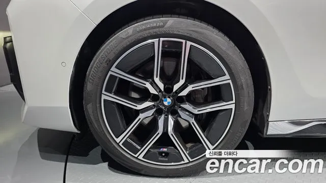 BMW 7-Series 7 серия (G70) 740i xDrive M Sport — Фото автомобиля 5