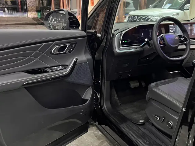 Maxus G90 — Фото автомобиля 10