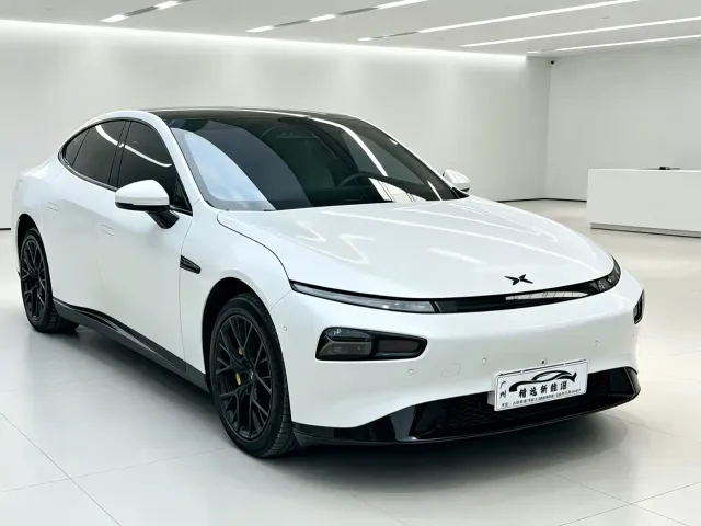 Xpeng P7 — Фото автомобиля 3