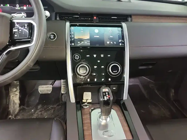 Land Rover Discovery Sport — Фото автомобиля 12