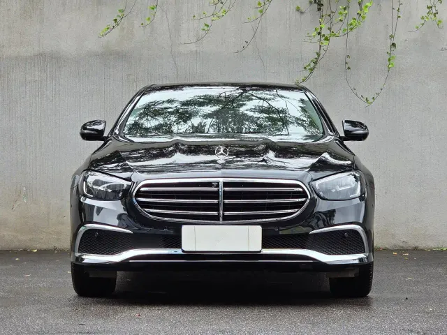 Mercedes-Benz E-Class — Фото автомобиля 2