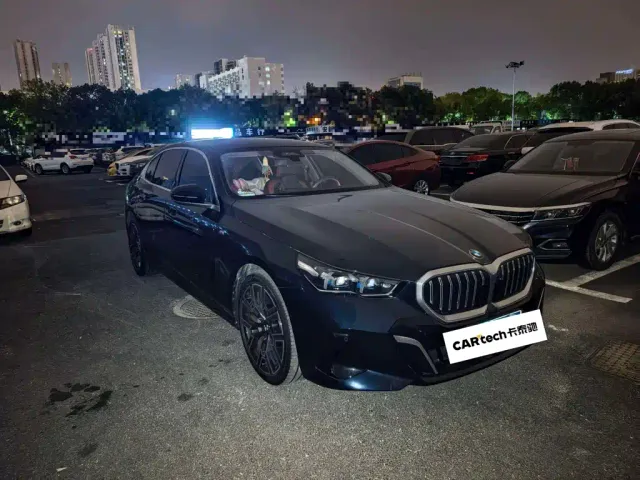 BMW 5 Series — Фото автомобиля 3
