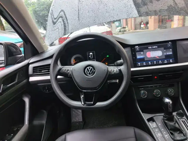 Volkswagen Lavida — Фото автомобиля 10