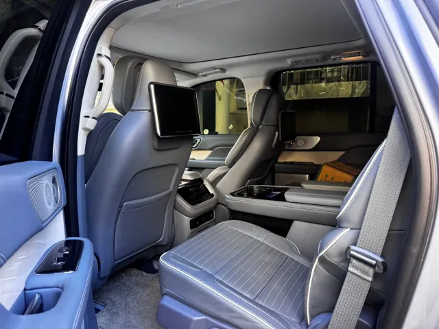 Lincoln Navigator — Фото автомобиля 5