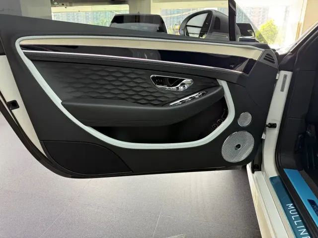 Bentley Continental Plug-in Hybrid — Фото автомобиля 16