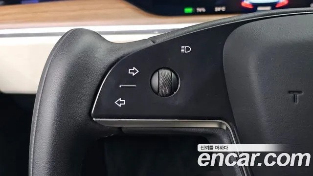 Tesla Model X — Фото автомобиля 13