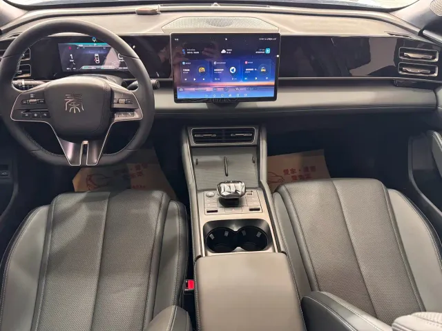 BYD Qin L — Фото автомобиля 10