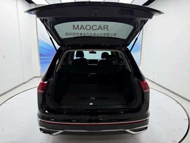 Volkswagen Tiguan L — Фото автомобиля 6
