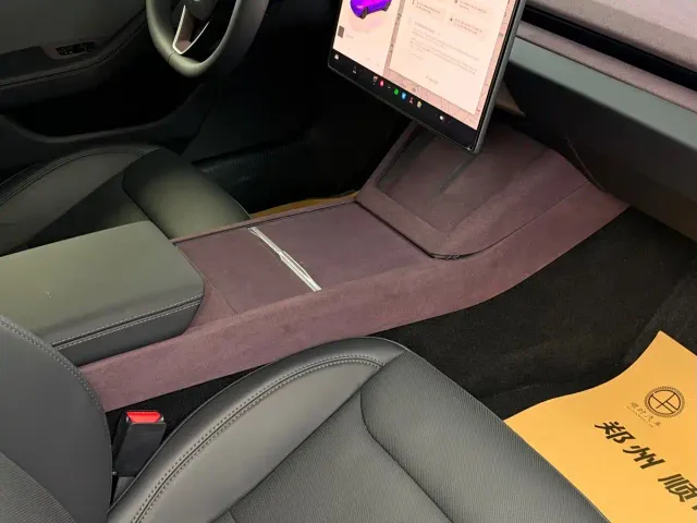 Tesla Model 3 — Фото автомобиля 9