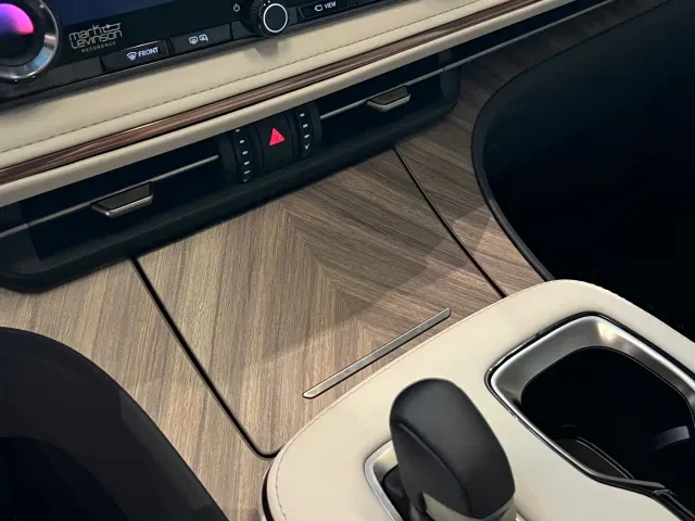 Lexus LM — Фото автомобиля 11