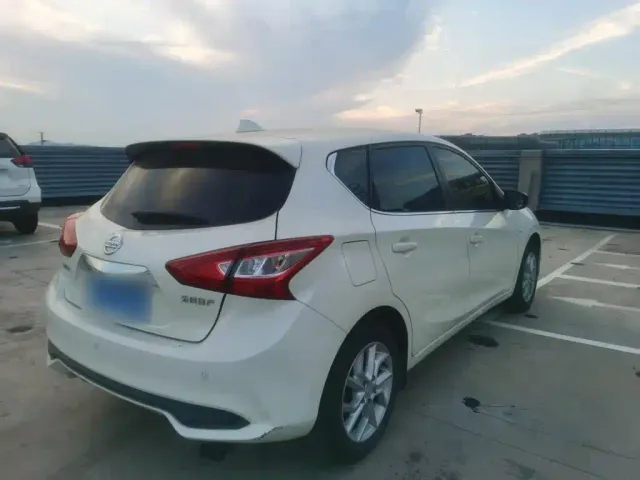 Nissan Tiida — Фото автомобиля 12