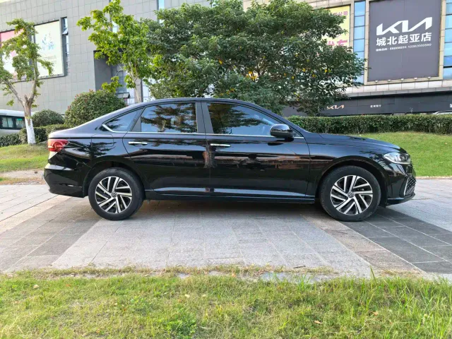 Volkswagen Lavida — Фото автомобиля 6