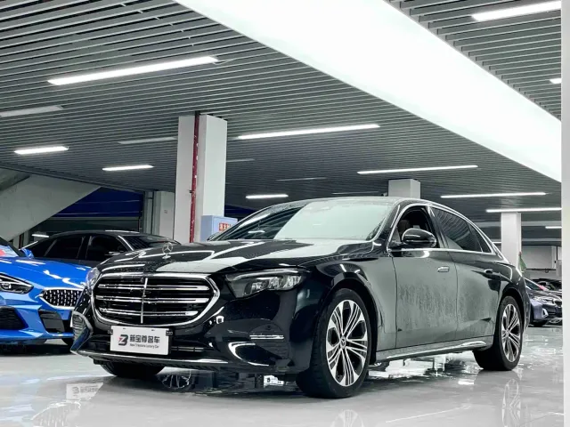 Фотография автомобиля — Mercedes-Benz E-Class