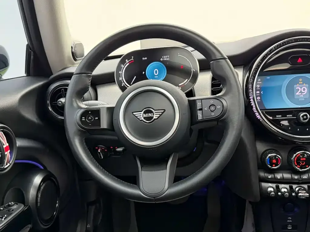 MINI MINI 2023 1.5T COOPER Artist — Фото автомобиля 14