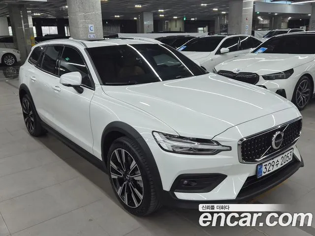 Вольво V60 V60 Cross Country 2 поколение B5 Ultimate AWD — Фото автомобиля 5