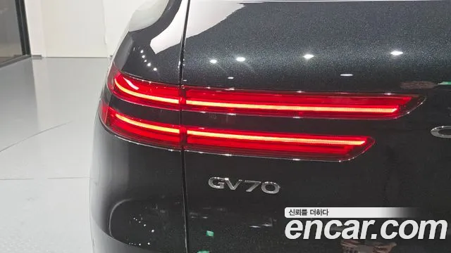 Genesis GV70 — Фото автомобиля 8