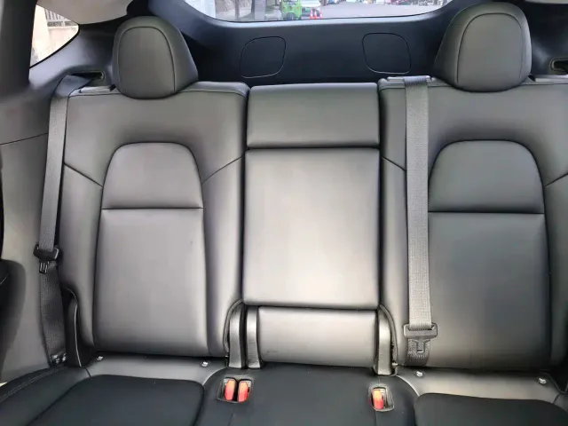 Tesla Model Y — Фото автомобиля 13