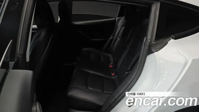 Tesla Model 3 — Фото автомобиля 12