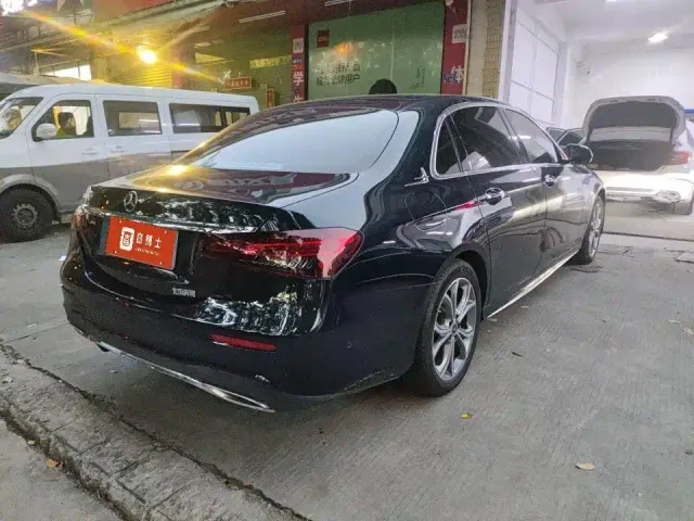 Mercedes-Benz E-Class — Фото автомобиля 2