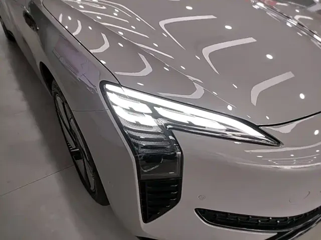 Hongqi EH7 — Фото автомобиля 10