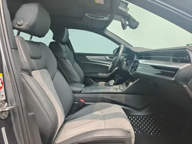 Audi Audi A6L New Energy 2022 55 TFSI e quattro — Фото автомобиля 11