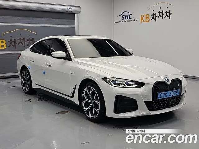 BMW i4 — Фото автомобиля 4
