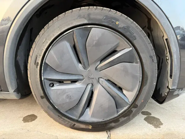 Tesla Model Y — Фото автомобиля 15