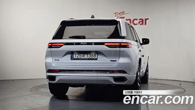 Jeep Cherokee — Фото автомобиля 4