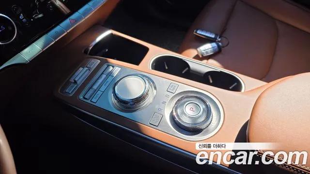 Genesis GV70 — Фото автомобиля 12