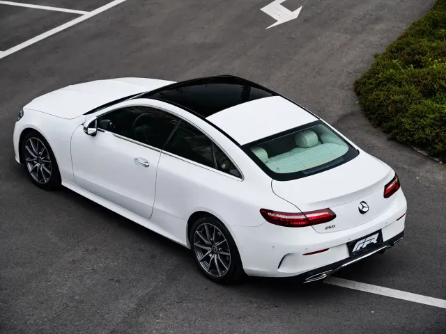 Mercedes-Benz E-Class — Фото автомобиля 16