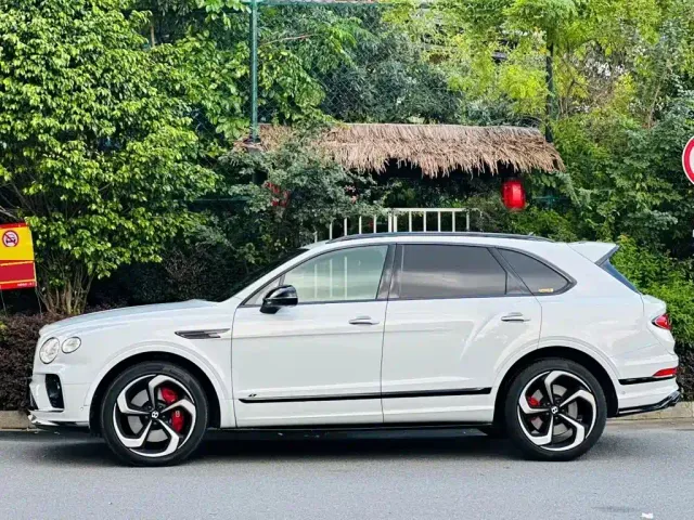 Bentley Bentayga — Фото автомобиля 7