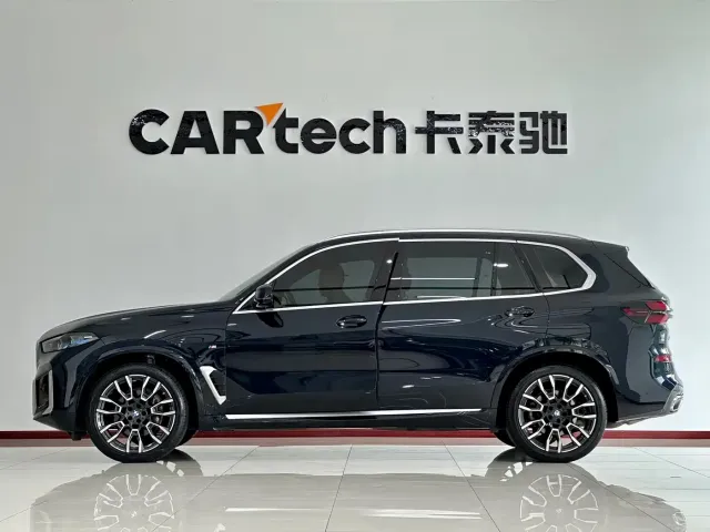 BMW BMW X5 2023 xDrive 40Li M Sport Package — Фото автомобиля 4