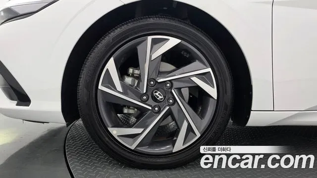 Hyundai Avante CN7 — Фото автомобиля 5