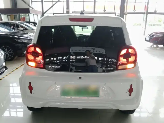 Roewe Clever — Фото автомобиля 5