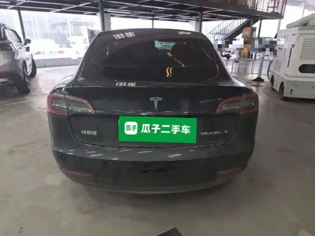 Tesla Model 3 — Фото автомобиля 5