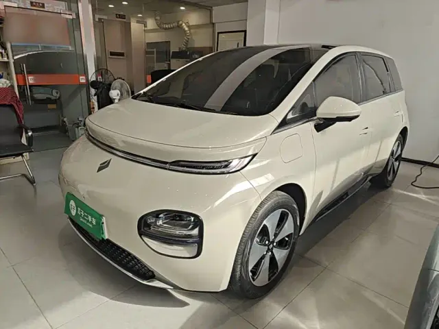 Фотография автомобиля — Baojun Cloud