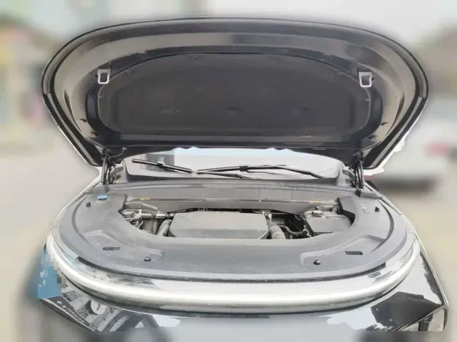 Li Auto L7 — Фото автомобиля 3