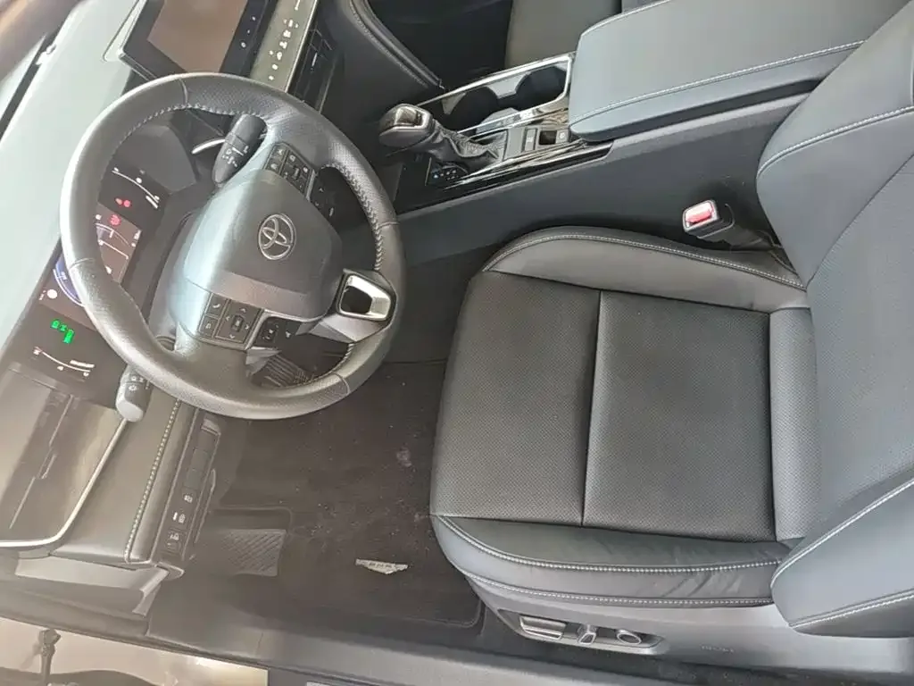 Toyota Camry 2024 Hybrid 2.0HGVP Luxury Edition — Фото автомобиля 11