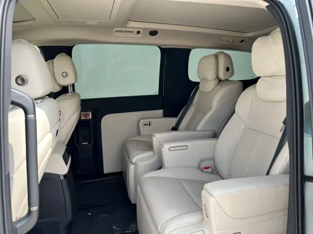 Li Auto MEGA — Фото автомобиля 11