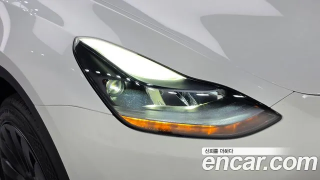 Tesla Model Y — Фото автомобиля 22