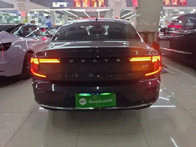 Volvo S90 — Фото автомобиля 5