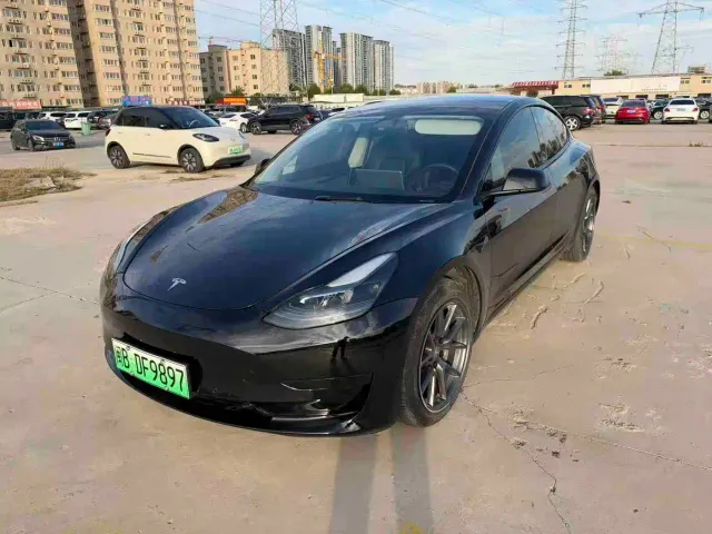 Фотография автомобиля — Tesla Model 3