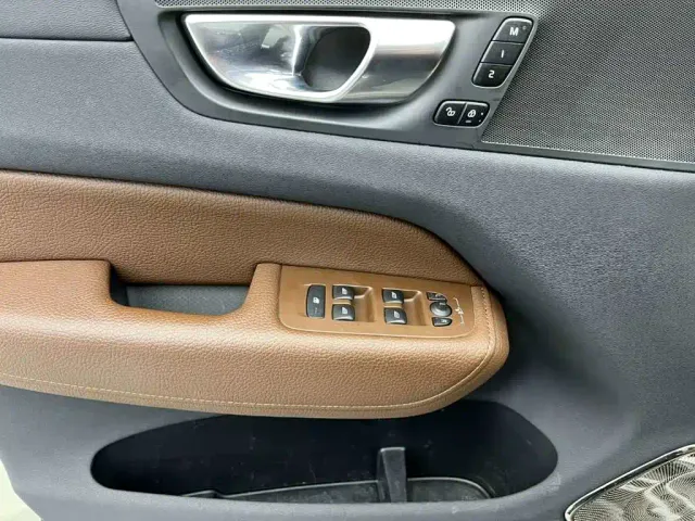 Volvo XC60 — Фото автомобиля 17