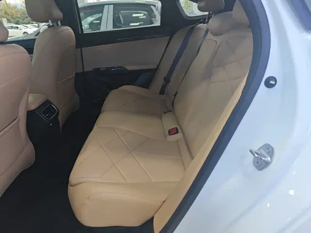 Geely Galaxy L6 — Фото автомобиля 16