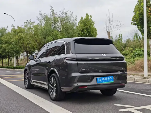 Li Auto L8 — Фото автомобиля 25