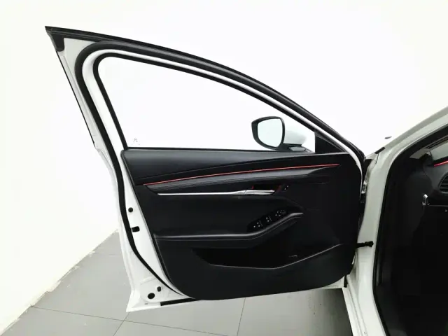 Mazda Axela — Фото автомобиля 8