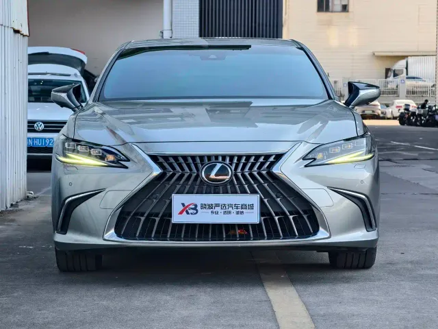 Lexus ES — Фото автомобиля 2